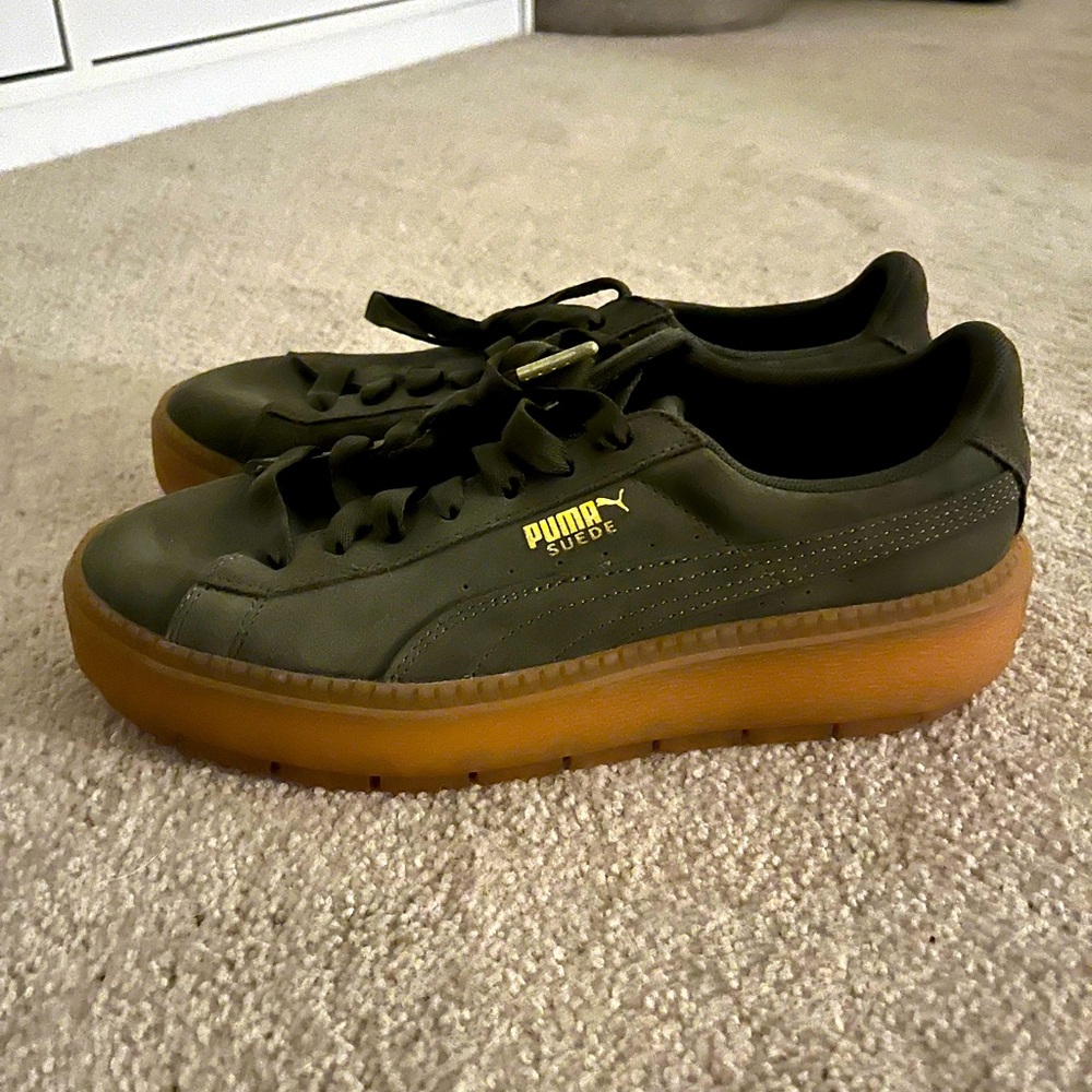 Dark green suede puma platform sneakers with gum sole—size 9.